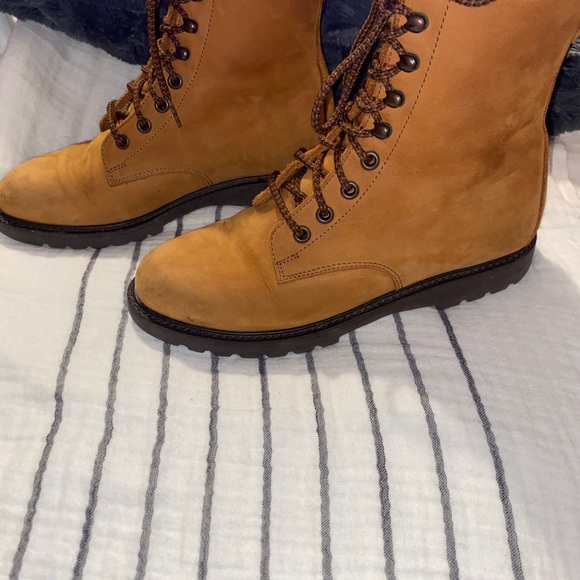 Brown leather boots - Picture 3 of 4